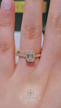 Load and play video in Gallery viewer, LUCCE CARLA™ Pavé Emerald Lab Diamond 1.02ct D VVS2 IGI 14K Yellow Gold
