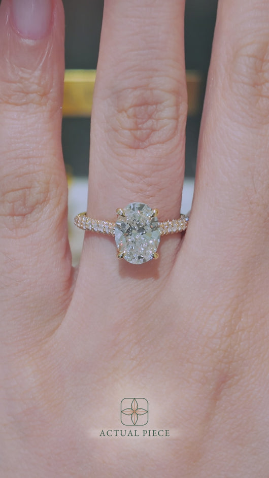 LUCCE AZALEA™ Luxe Oval Diamond