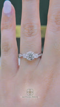 Load and play video in Gallery viewer, LUCCE FIORE™ Trio Round Lab Diamond 1.05ct D VS1 Id IGI 18K White Gold
