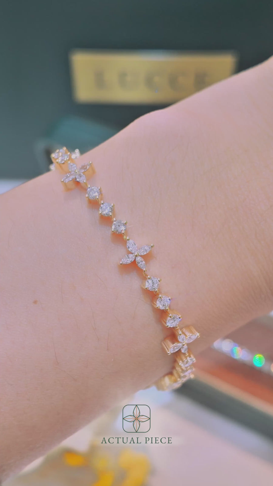 Load and play video in Gallery viewer, LUCCE CONSTANCE™ Ole Tennis Bracelet Diamond
