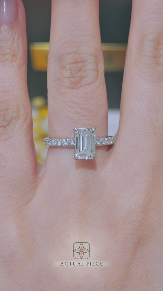 LUCCE LUCIA™ Pavé Emerald Diamond