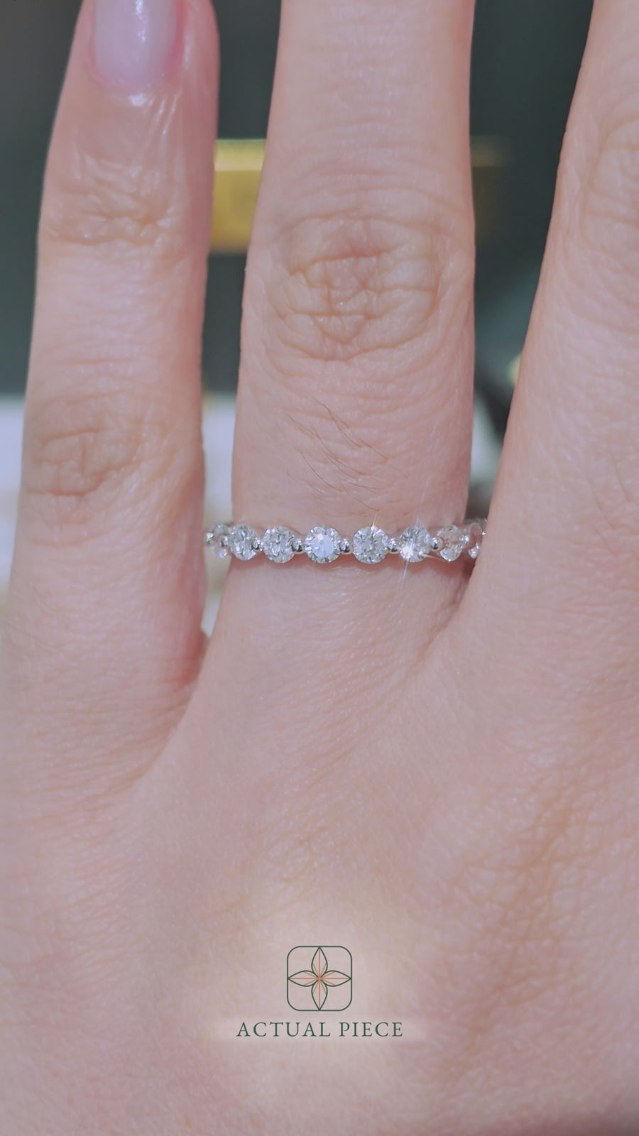 Load and play video in Gallery viewer, LUCCE Round Diamond Shared Prong Wedding Ring in Gold or Diamond

