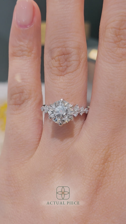 LUCCE ELLIA™ Round Diamond
