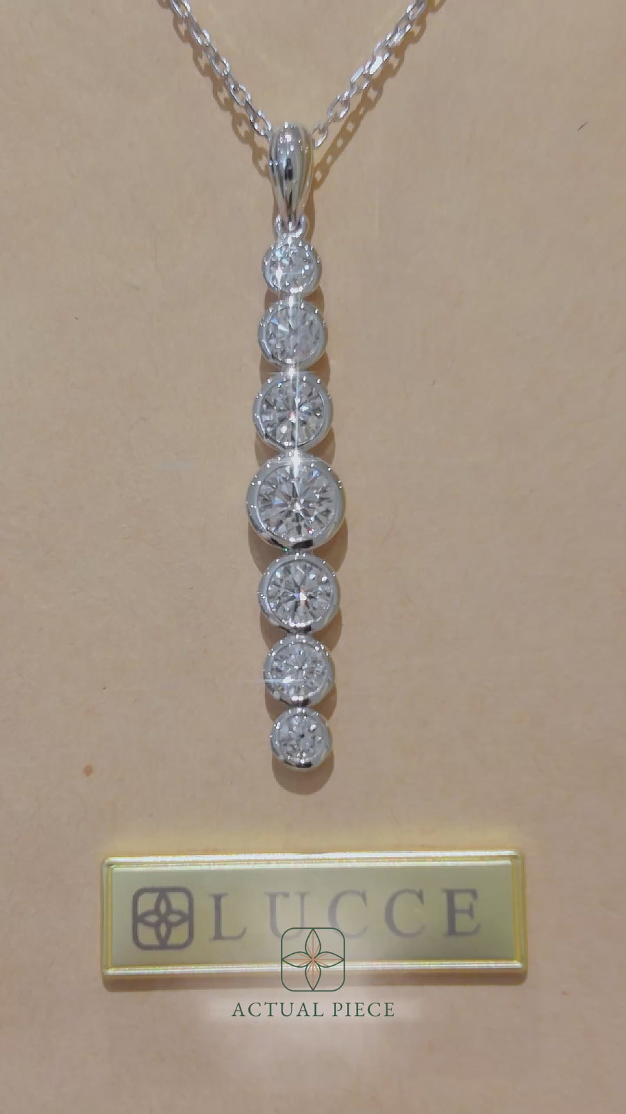 Load and play video in Gallery viewer, LUCCE Tapered Round Diamond Pendant Necklace in Platinum
