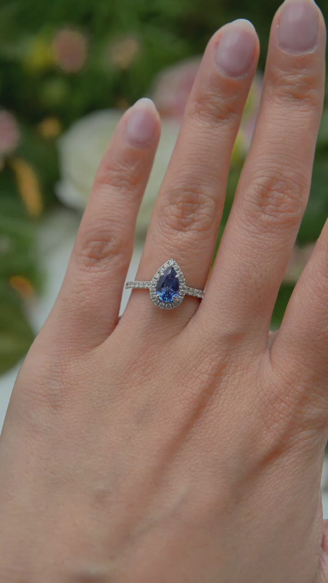 Load and play video in Gallery viewer, LUCCE MONTEVALLE™ Pear AURORA™ Blue Sapphire 1.00ct 14K White Gold
