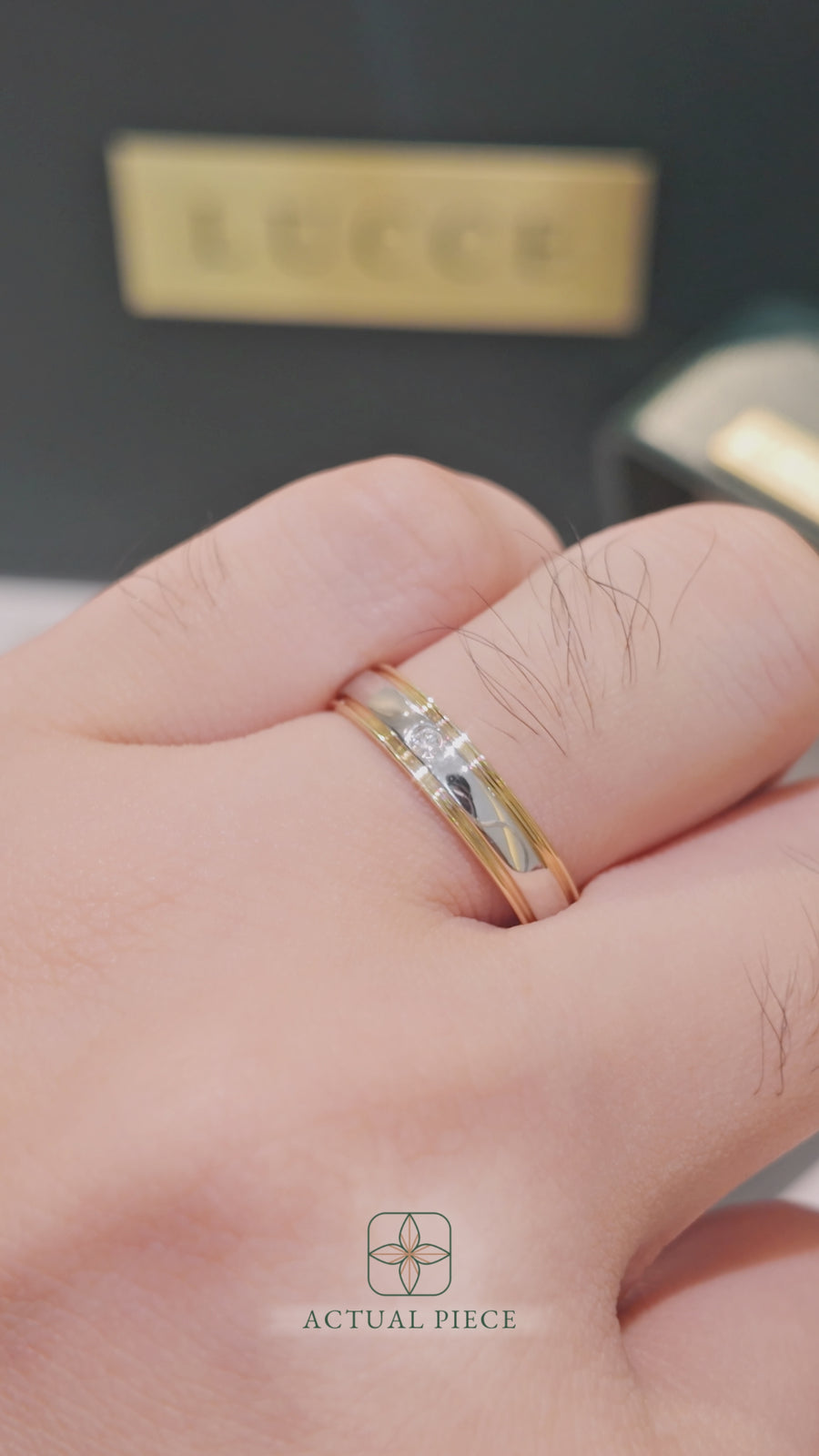 Load and play video in Gallery viewer, LUCCE NUFELLI™ Mi Polished 4mm 0.02ct Natural Diamond 14K Yellow and White Gold
