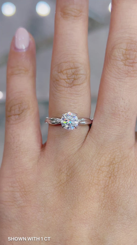 LUCCE FIORE™ Solitaire Round Lab Diamond 1.06ct D VS1 Id IGI Platinum