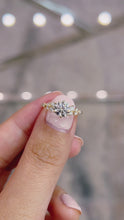 Load and play video in Gallery viewer, Ellia Lab Diamond 1.04ct E VVS2 ld IGI 14K Yellow Gold
