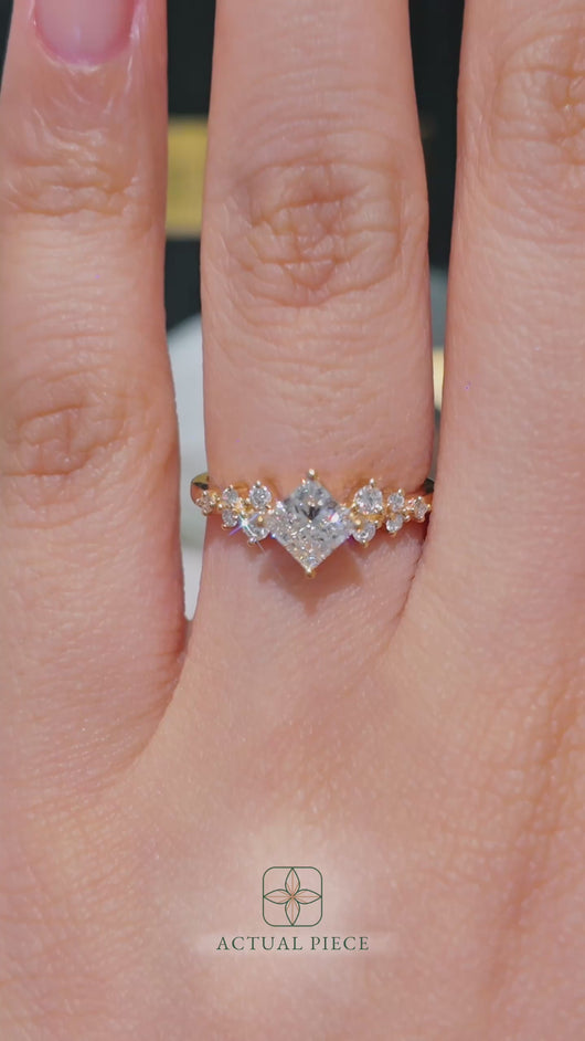 LUCCE ELLIA™ Princess Lab Diamond 0.58ct E VVS2 IGI 14K Yellow Gold