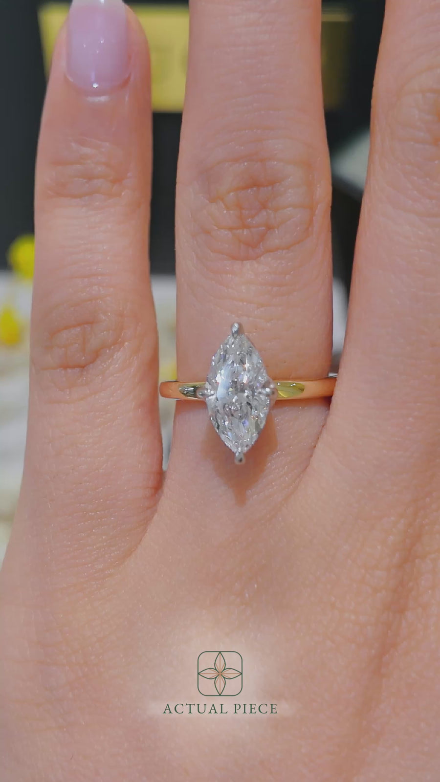 Load and play video in Gallery viewer, LUCCE CONSTANCE™ Solitaire Marquise 1.50ct Lab Diamond E VVS2 EX IGI 18K Yellow Gold and Platinum Prongs
