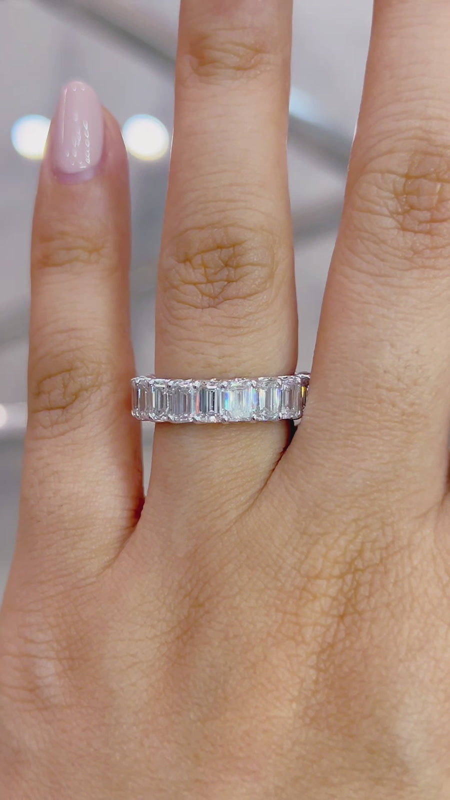 Load and play video in Gallery viewer, LUCCE RIVERA™ Eternity Emerald Diamond
