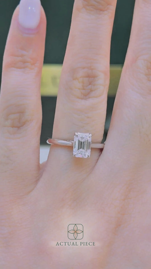 LUCCE AZALEA™ Emerald Celeste Moissanite 1ct 14K White Gold