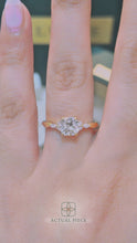 Load and play video in Gallery viewer, LUCCE ALESSA™ Cushion Lab Diamond 1.05ct E VVS2 IGI 18K Yellow Gold
