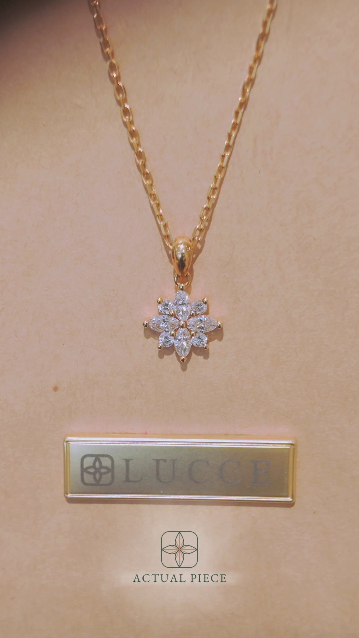 Load and play video in Gallery viewer, LUCCE CONSTANCE™ Si Necklace Diamond
