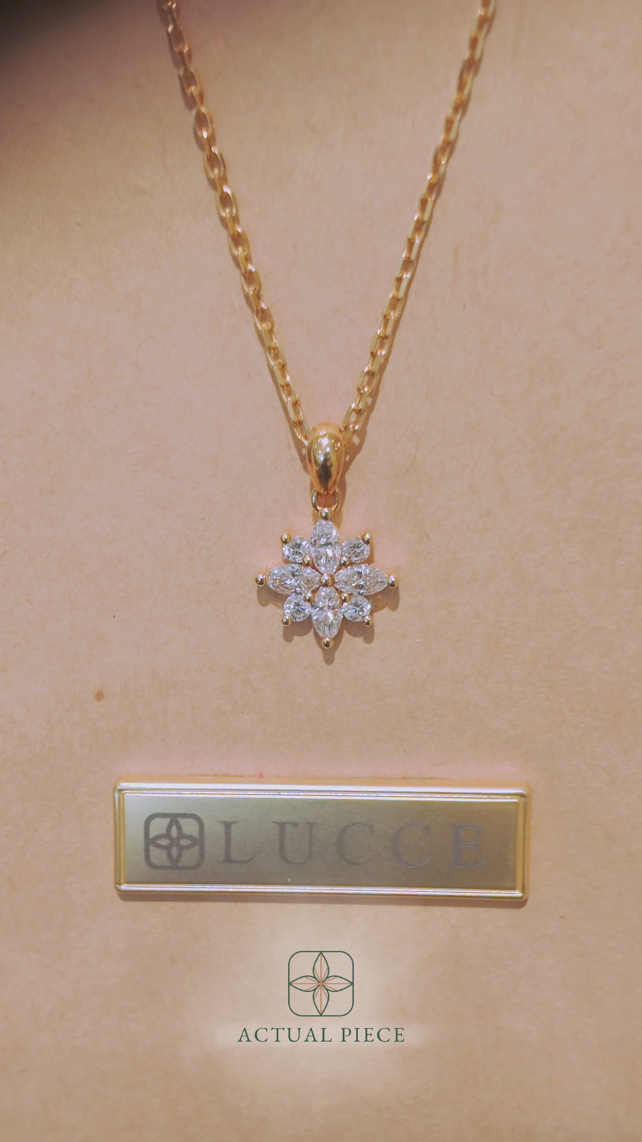 Load and play video in Gallery viewer, LUCCE CONSTANCE™ Si Necklace Diamond

