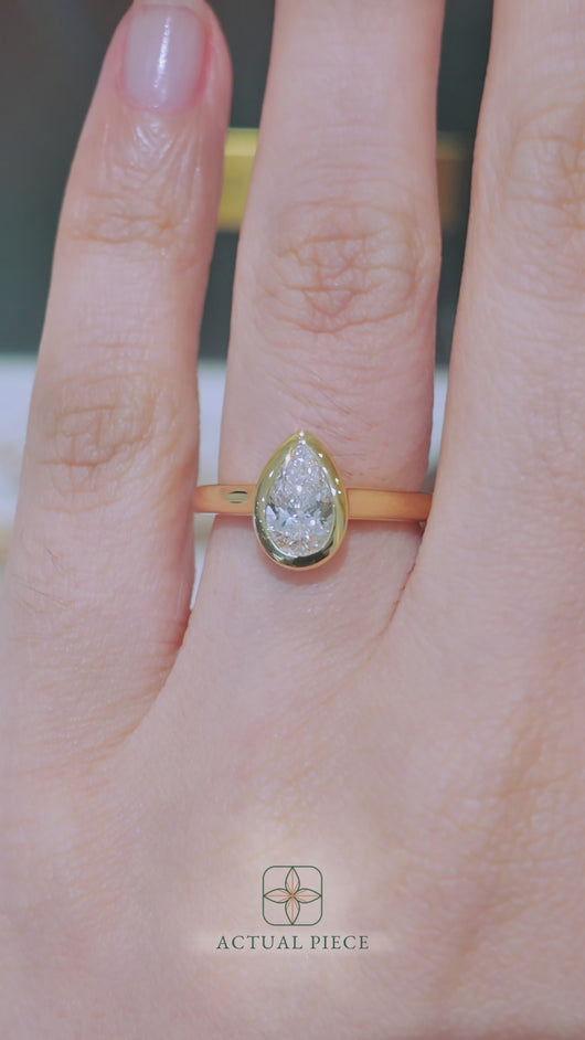 LUCCE CARLA™ Pear Lab Diamond 0.83ct D VVS2 Ex IGI 14K Yellow Gold