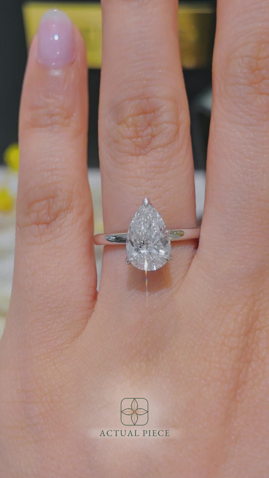 Load and play video in Gallery viewer, LUCCE CONSTANCE™ Solitaire Pear Diamond
