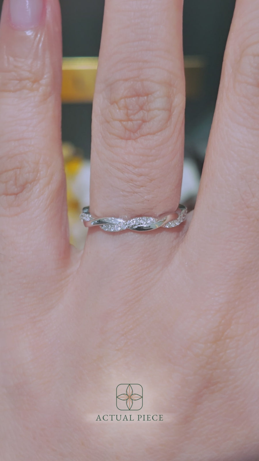 Load and play video in Gallery viewer, LUCCE Half Eternity Intertwined Vines with Diamond Pave on Gold or Platinum
