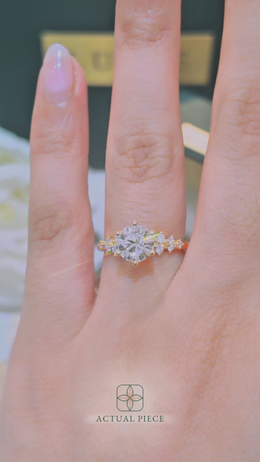 Load and play video in Gallery viewer, LUCCE Cluster Round Diamond Engagement Ring with Petal Prongs in Gold or Platinum
