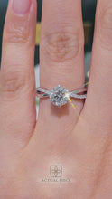 Load and play video in Gallery viewer, Lucce Fiore Sei Round Lab Diamond 1.09ct D VVS2 Id IGI 18K White Gold
