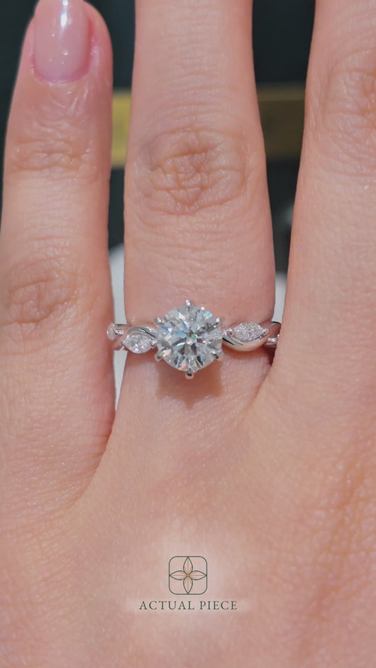 LUCCE CONSTANCE™ Petal Round 1.03ct Lab Diamond D VS1 Id IGI 14K White Gold