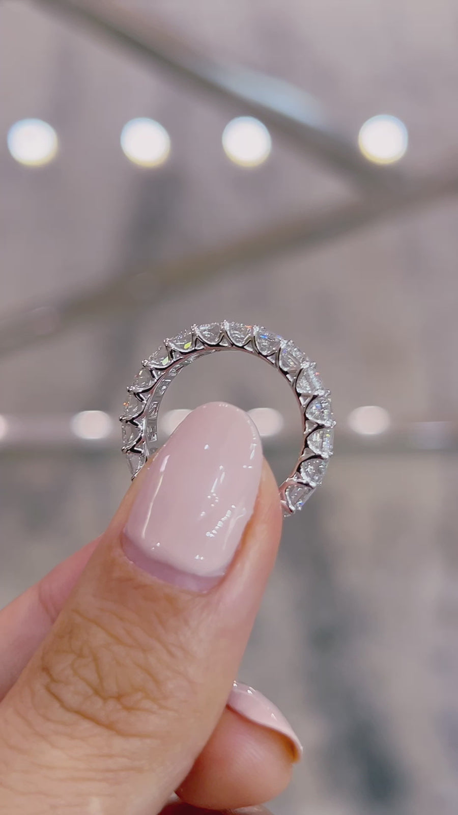 Load and play video in Gallery viewer, LUCCE RIVERA™ Eternity Emerald Diamond
