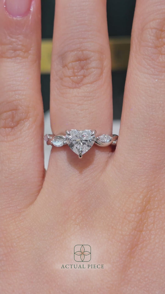 LUCCE CONSTANCE™ Petal Heart Diamond