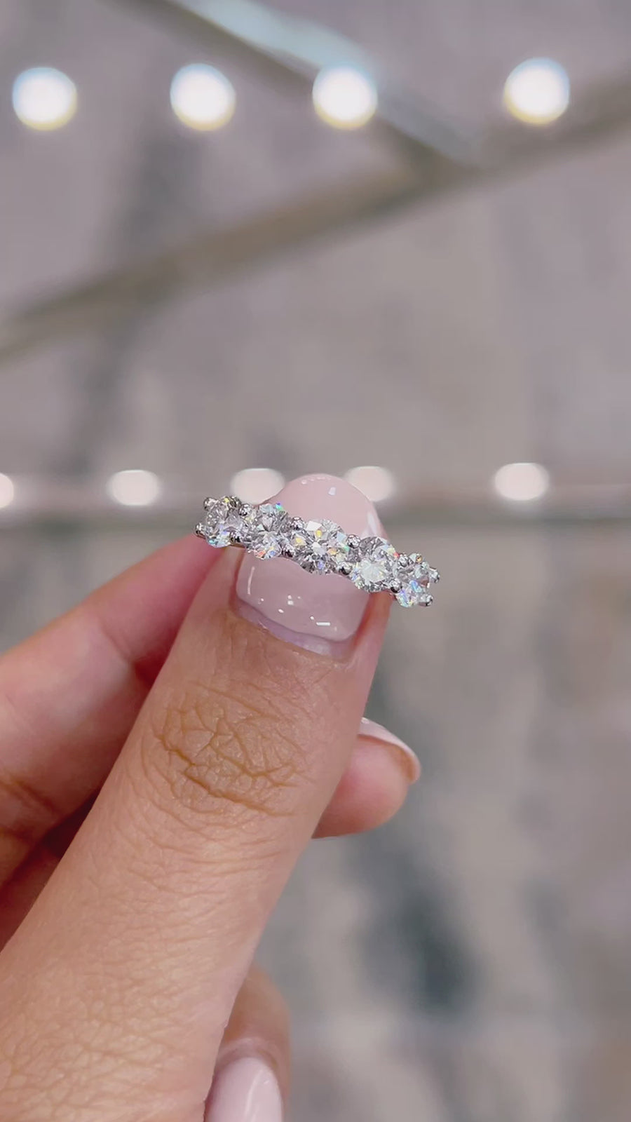 Load and play video in Gallery viewer, LUCCE RIVERA™ 5-Stone Round Diamond
