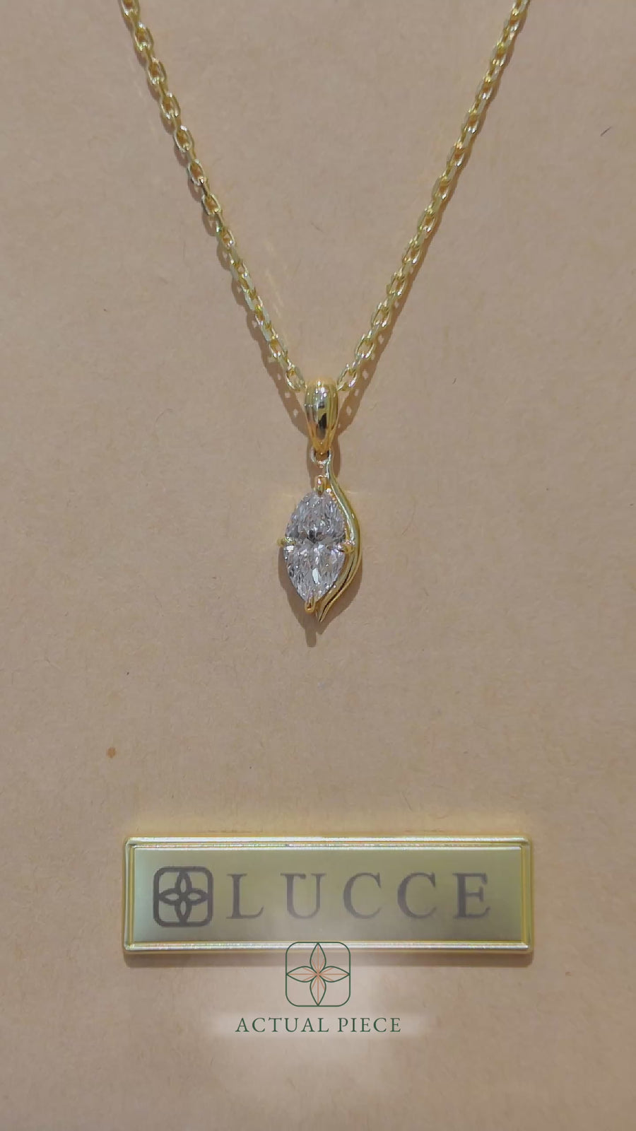 Load and play video in Gallery viewer, LUCCE CONSTANCE™ Solitaire Marquise Necklace Lab Diamond 1.26ct E VVS2 IGI 18K Yellow Gold
