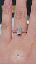 Load and play video in Gallery viewer, Lucce Carla Channel Emerald Lab Diamond 1.01ct E VVS2 Ex IGI 14K Yellow Gold

