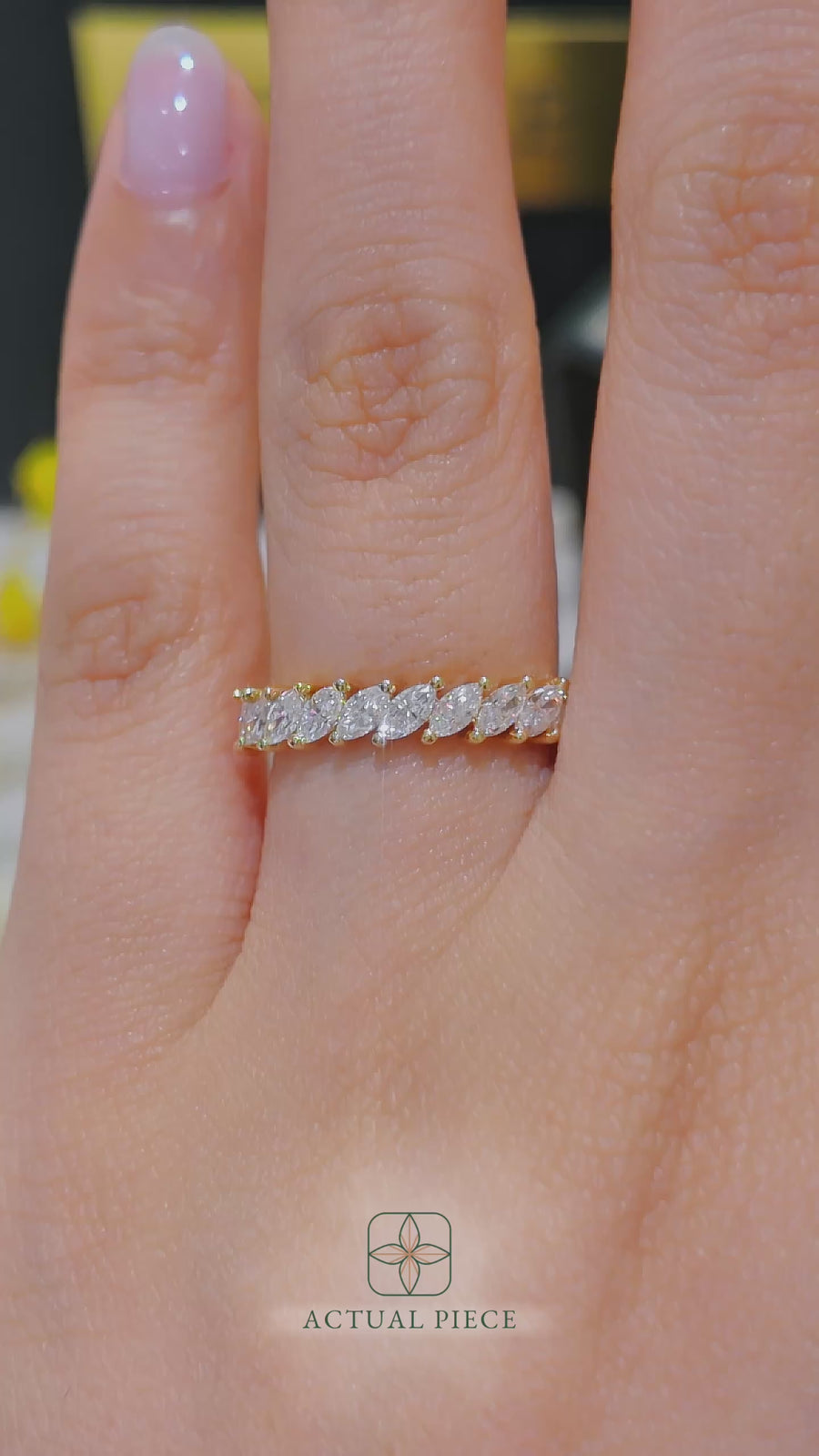 Load and play video in Gallery viewer, LUCCE CONSTANCE™ Lia 1.10ctw Lab Diamond 14K Yellow Gold
