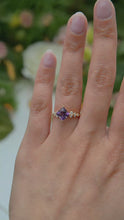Load and play video in Gallery viewer, LUCCE ELLIA™ Princess AURORA™ Purple Amethyst 1.00ct 14K Yellow Gold
