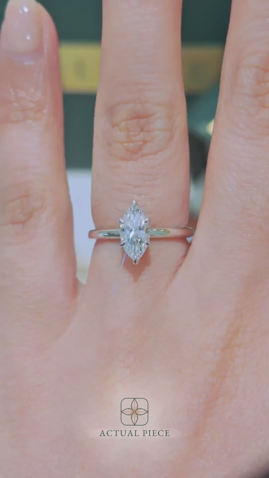 Load and play video in Gallery viewer, LUCCE LUCIA™ Marquise Lab Diamond 0.78ct E VVS2 IGI 14K White Gold
