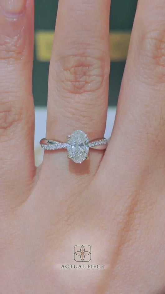 LUCCE FIORE™ Oval Lab Diamond 1.01ct E VVS2 IGI 18K White Gold