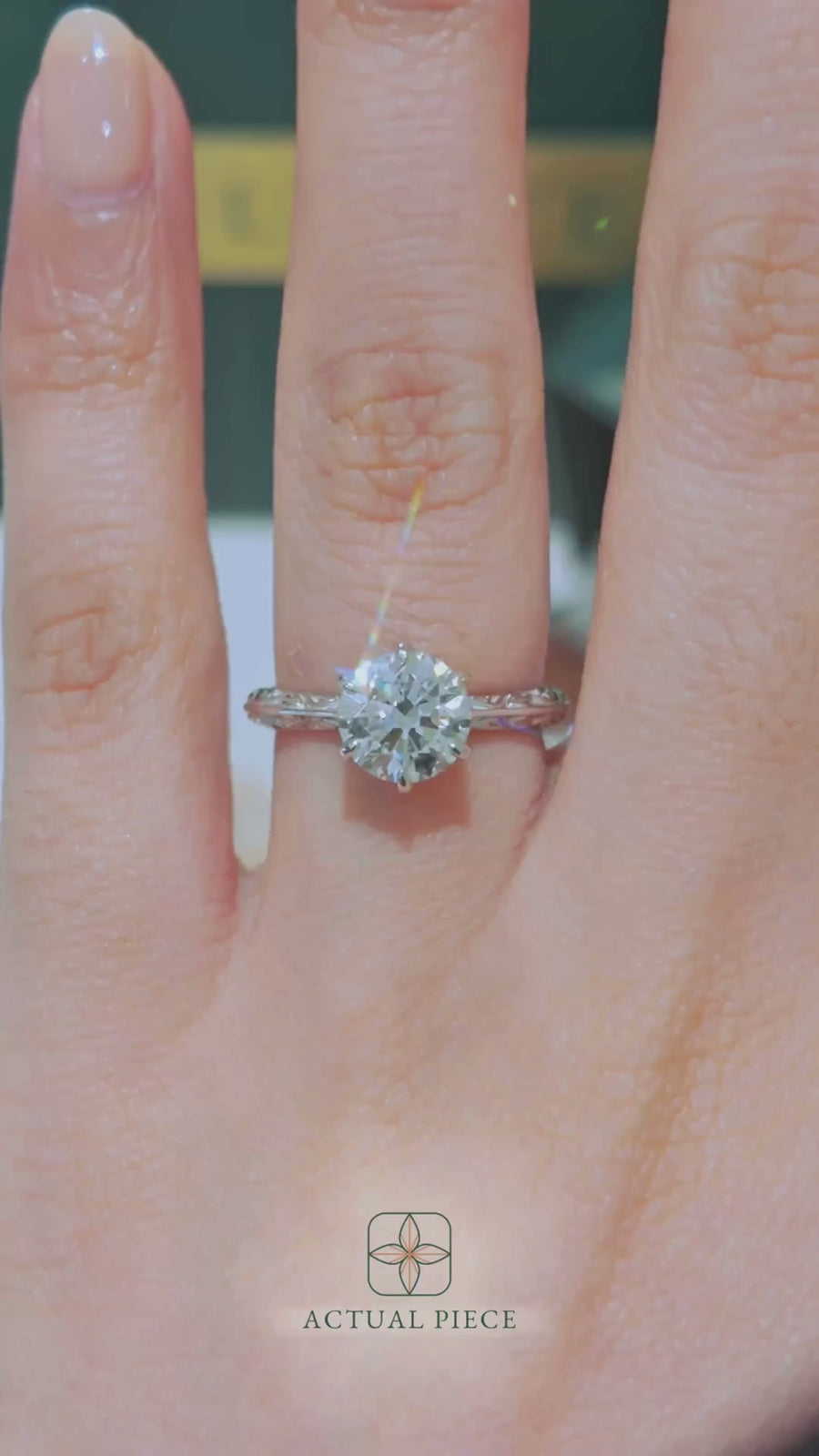 Load and play video in Gallery viewer, LUCCE ECUADORIAN™ Fili Round Lab Diamond 1.53ct D VS1 Id IGI Platinum
