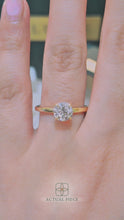 Load and play video in Gallery viewer, LUCCE LUCIA™ 4-Prong Round Lab Diamond 1.05ct D VS1 Id IGI 14K Yellow Gold
