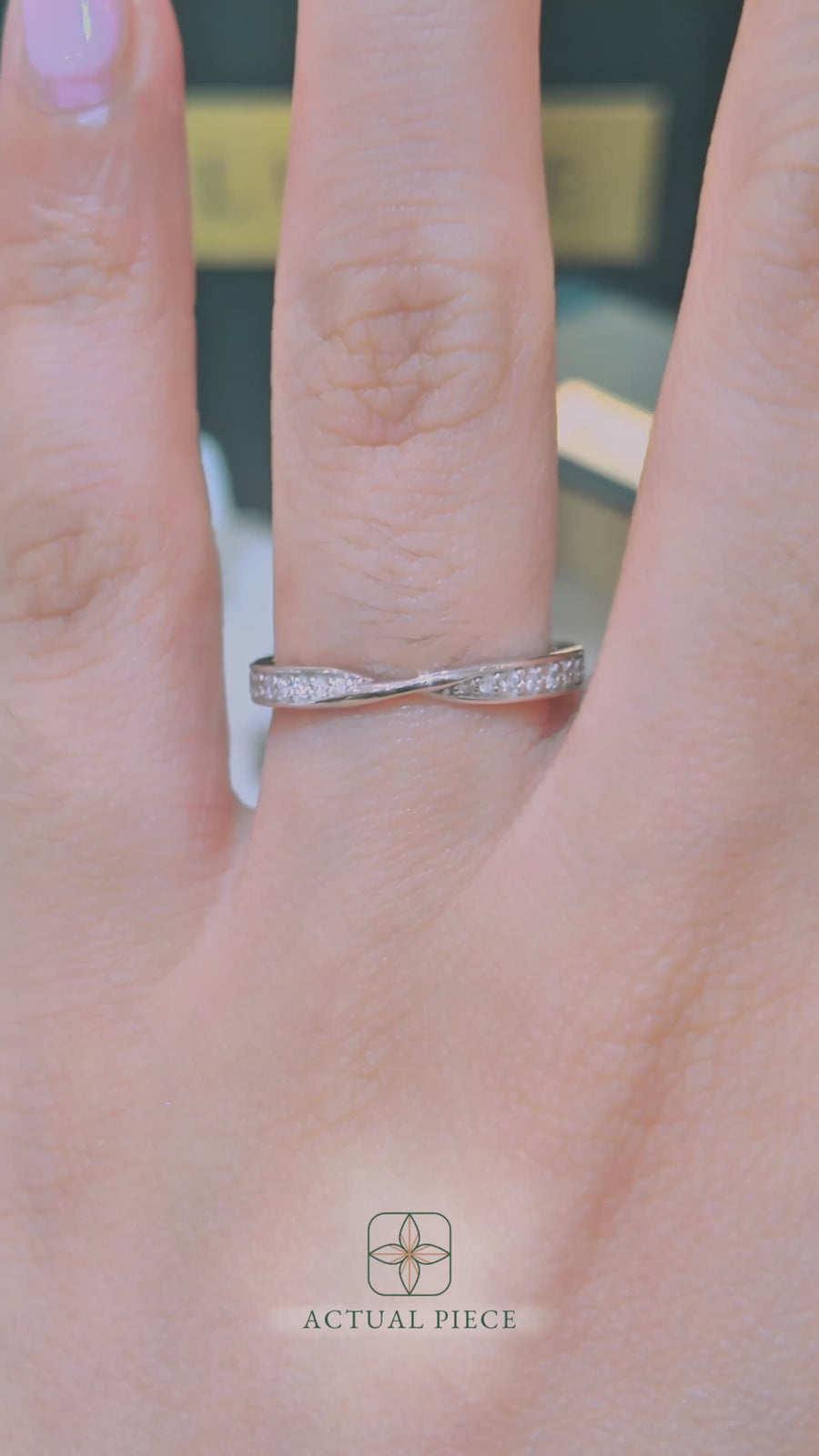 Load and play video in Gallery viewer, LUCCE ANGELA™ Band Diamond
