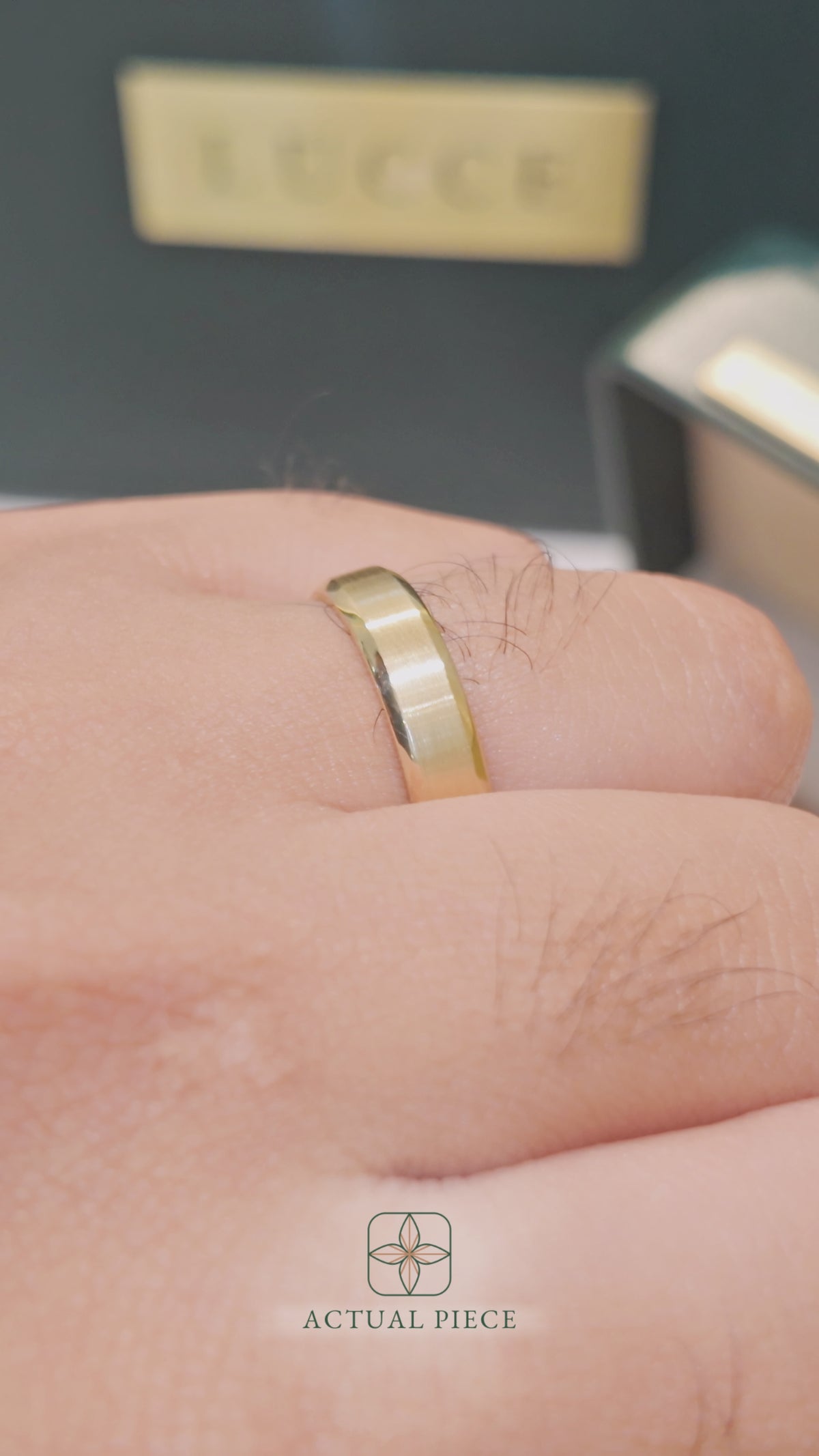 Load and play video in Gallery viewer, LUCCE GRECO™ Brushed 5mm 14K Yellow Gold
