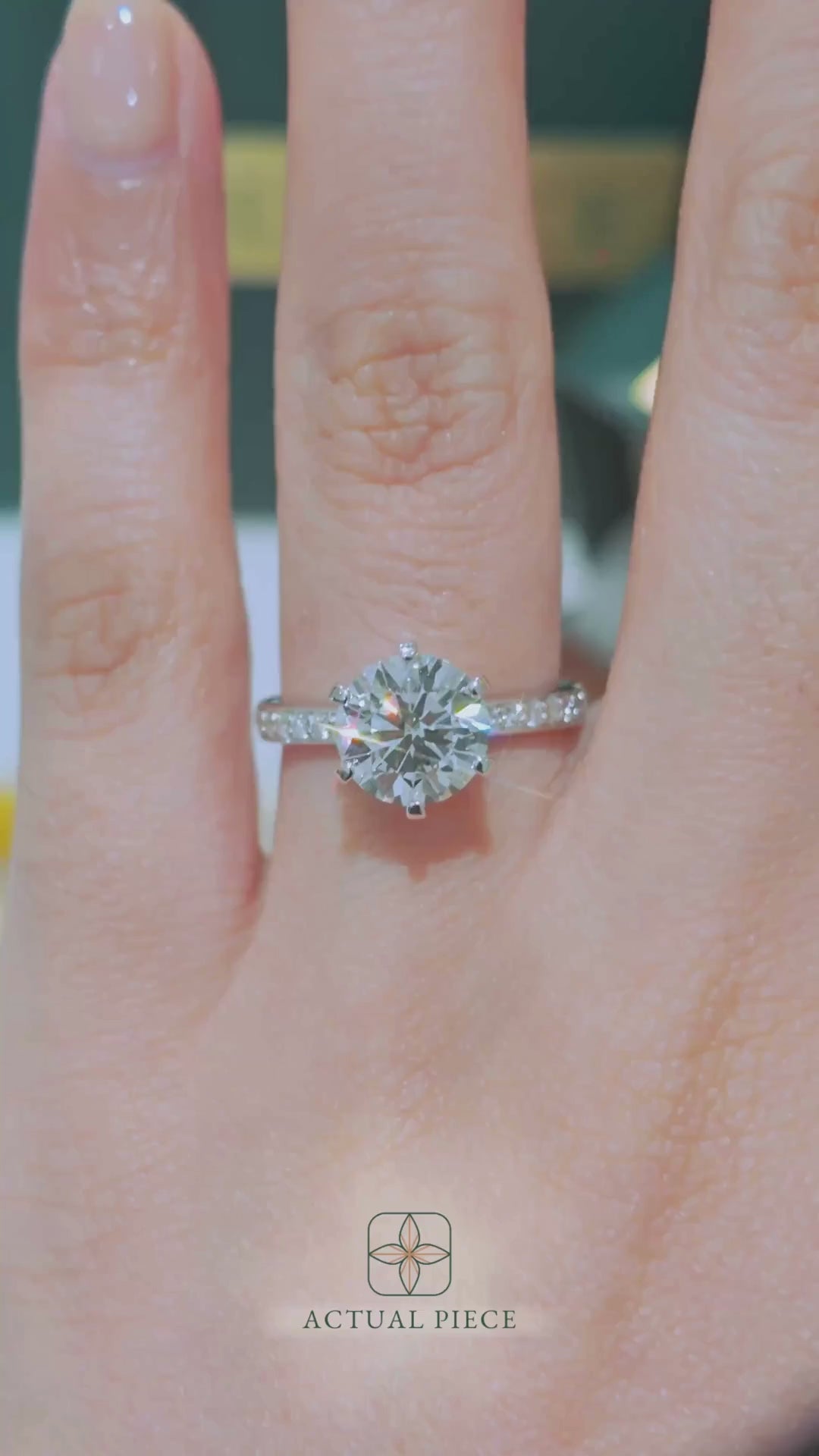 Load and play video in Gallery viewer, LUCCE ANGELA™ Pavé Round Lab Diamond 2.00ct D VS1 Id IGI 18K White Gold
