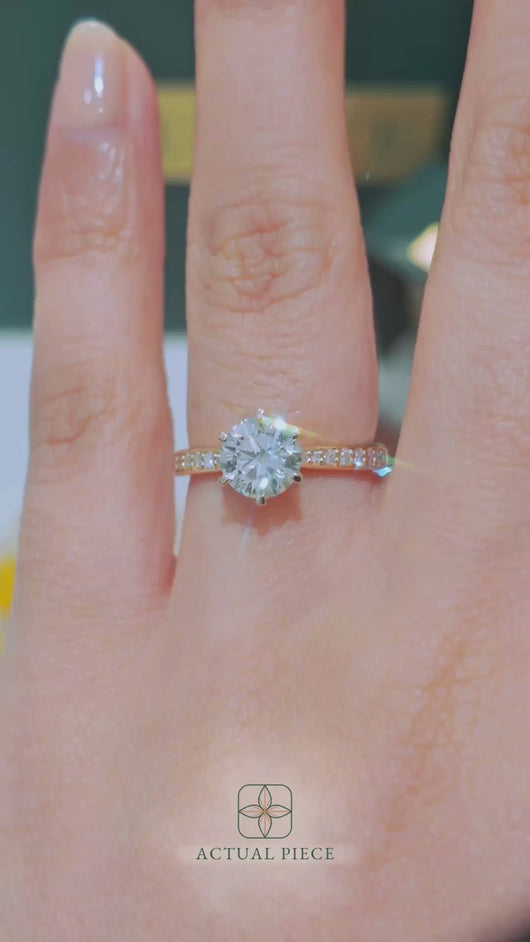 LUCCE ANGELA™ Pavé Round Diamond