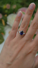 Load and play video in Gallery viewer, LUCCE SOPHIA™ Luxe Oval AURORA™ Blue Sapphire 1.50ct 14K White Gold
