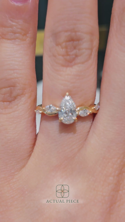 LUCCE CONSTANCE™ Viello Pear Lab Diamond 0.73ct D VVS2 IGI 14K Yellow Gold