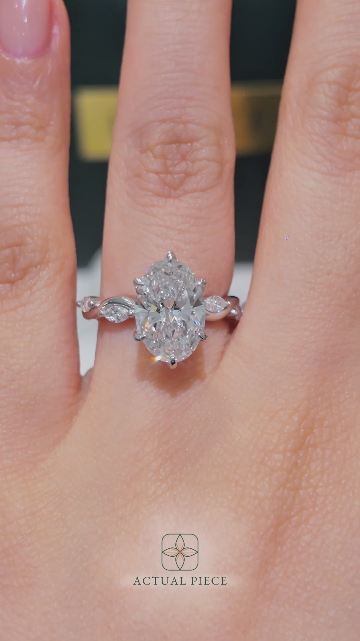 Load and play video in Gallery viewer, LUCCE CONSTANCE™ Petal Oval 6-Prong Lab Diamond 3.08CT E VVS2 IGI Platinum
