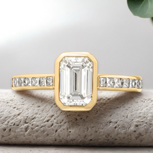 Load image into Gallery viewer, Lucce Carla Channel Emerald Lab Diamond 1.01ct E VVS2 Ex IGI 14K Yellow Gold
